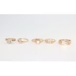 Five 9ct gold gem set rings sizes M, M, M, M and R, 8 grams