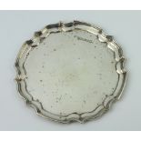 A silver card tray/salver with pie crust rim Sheffield 1977, 15cm, 148 grams