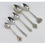 A presentation tennis teaspoon and four other spoons, 76gms