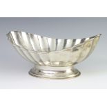 A Victorian silver fluted pedestal bowl, London 1899, 23cm, 378gms