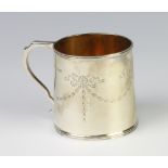 A Edwardian engraved silver mug with ribbon and swag decoration Birmingham 1904, 7cm, 114gms