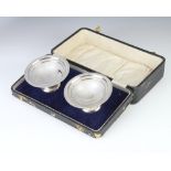 A pair of silver tazzas with beaded edges Birmingham 1928, 9.5cm, 78 grams, cased