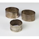 A pair of silver napkin rings, 1 other, 94 grams