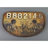 A cast iron railway wagon plate marked B882140 12T Darlington 1959 lot no. 3225 16cm x 28cm