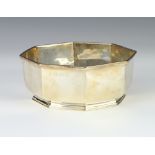 An Edwardian silver octagonal bowl with gilt interior Birmingham 1911, 148 grams, 11.5cm