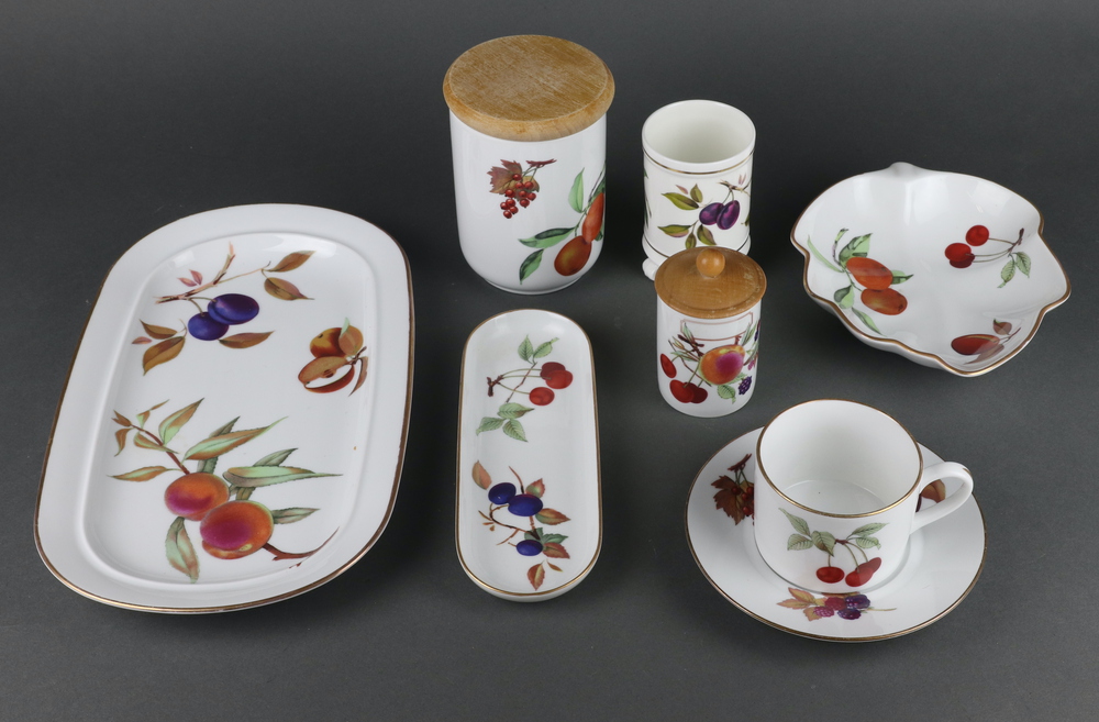 A set of Royal Worcester Evesham dinner, tea and coffee ware comprising 6 coffee cups, 5 mugs, 4
