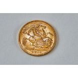 A 1914 GOLD HALF SOVEREIGN, George V, approx 4 grams.