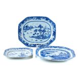AN EARLY 19th CENTURY CHINESE NANKIN PORCELAIN MEAT PLATE,