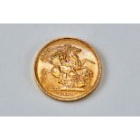 A 1958 GOLD SOVEREIGN, Elizabeth II, approx 8 grams.