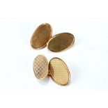 A PAIR OF 9CT YELLOW GOLD OVAL CUFF LINKS, stamped 9ct, approx 6.9 grams.