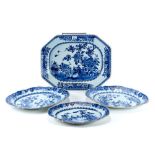 AN EARLY 19th CENTURY CHINESE NANKIN BLUE AND WHITE MEAT PLATE,