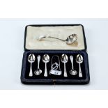 A SET OF SIX GEORGE V SILVER COFFEE SPOONS AND TONGS, maker CB & S, Sheffield 191,
