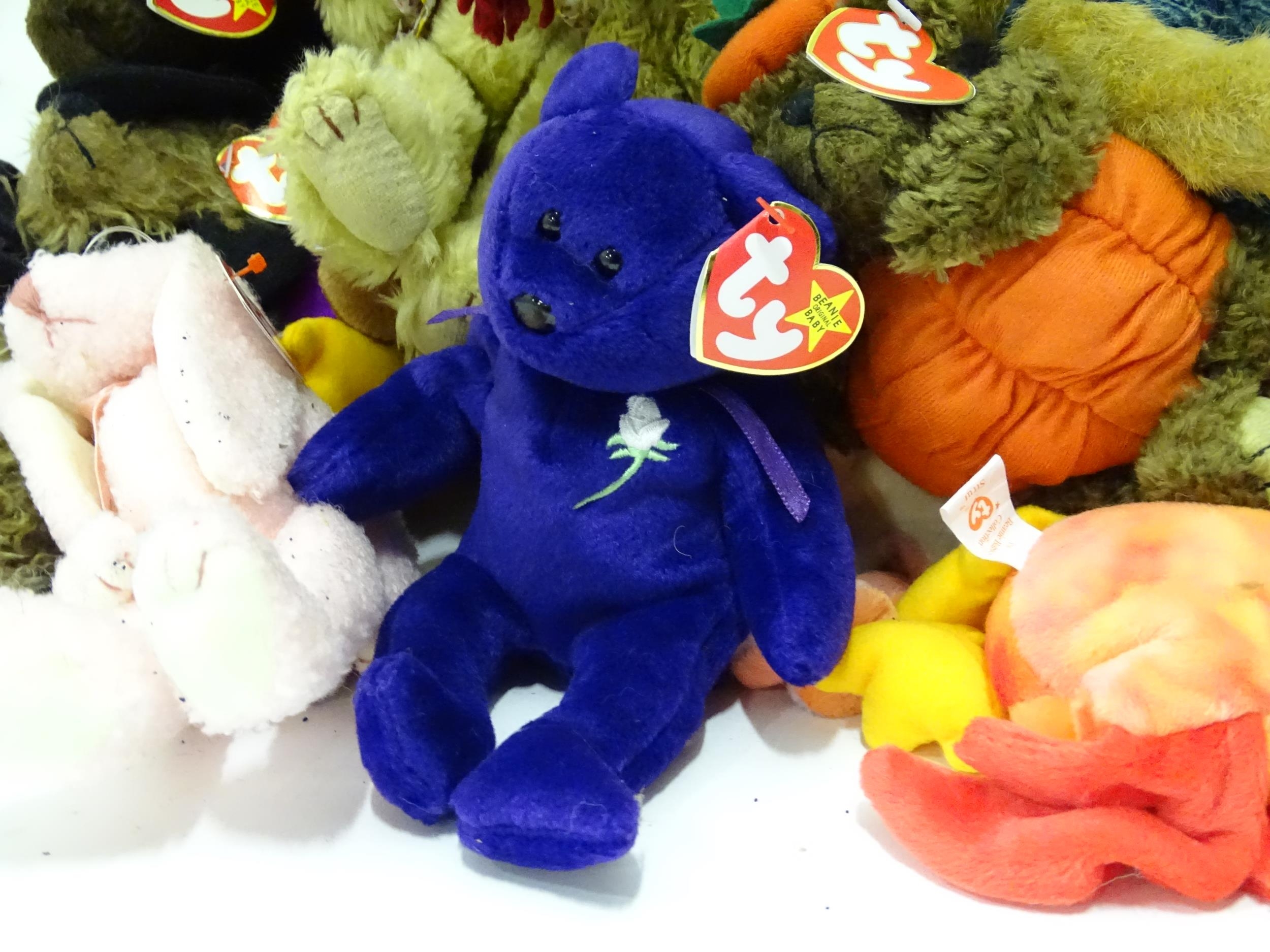 A large quantity of TY Beanie Baby soft toys to include Stinger the scorpion, Zero the Christmas - Bild 29 aus 29