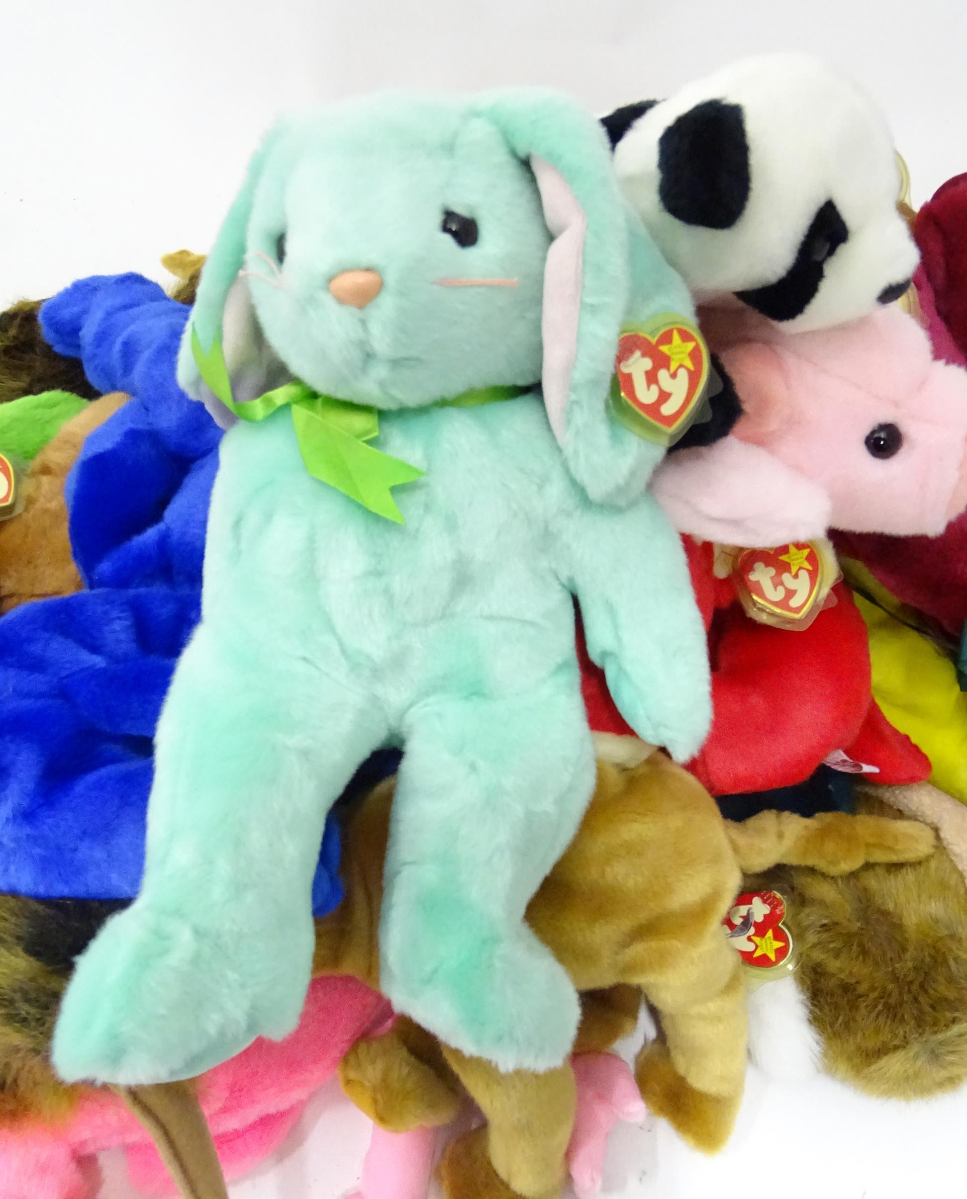 A large quantity of assorted TY Beanie Baby and Beanie Buddy soft toys to include wedding bears, - Bild 8 aus 14
