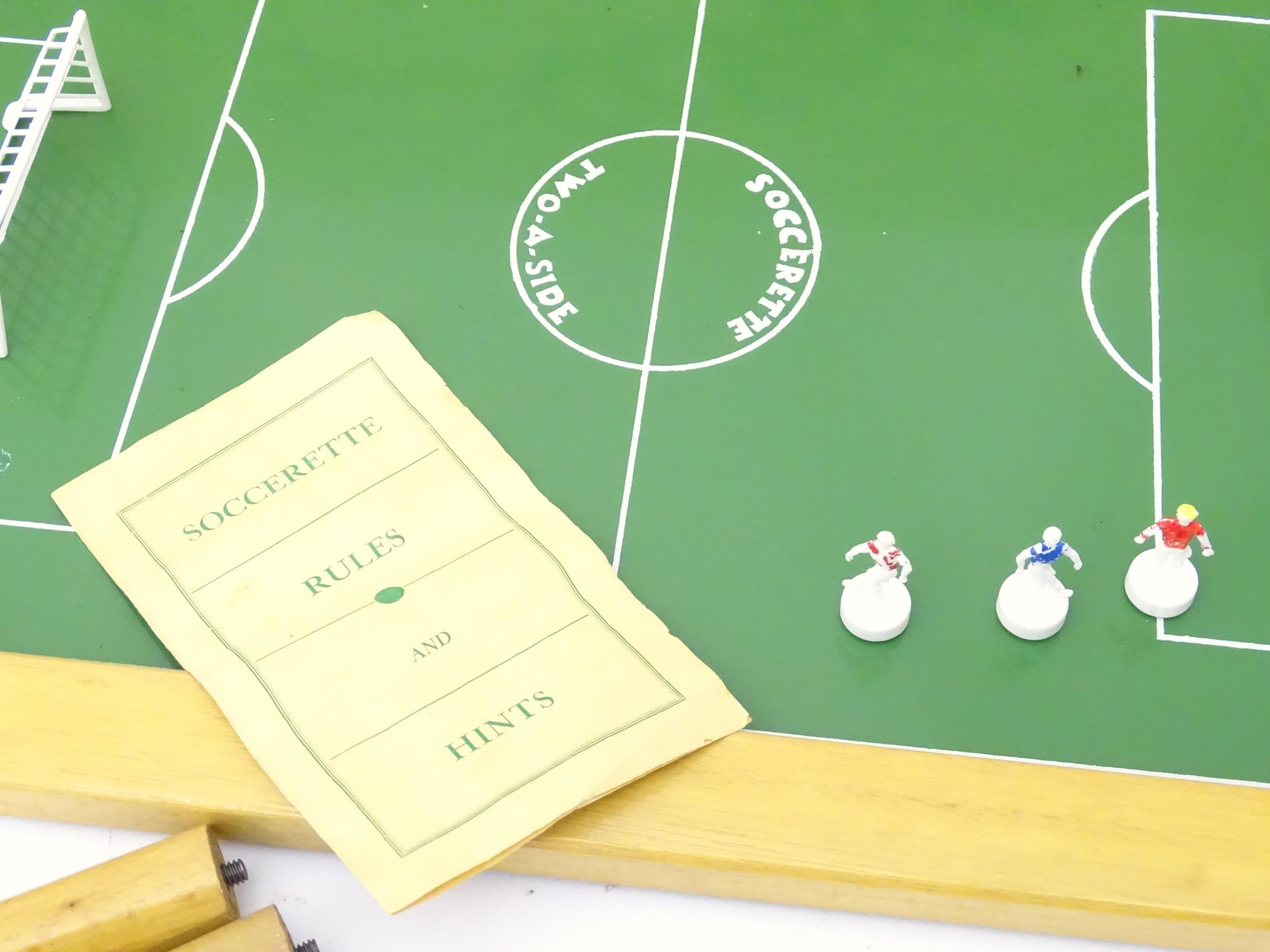 A mid 20thC soccerette table top football game Please Note - we do not make reference to the - Bild 3 aus 6