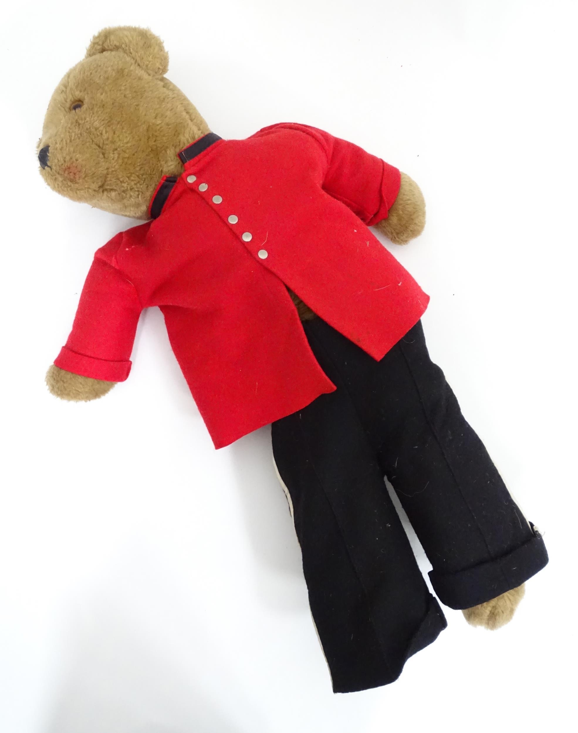 A teddy bear dressed as a Chelsea Pensioner, by Alresford Crafts Ltd. Please Note - we do not make - Bild 4 aus 5