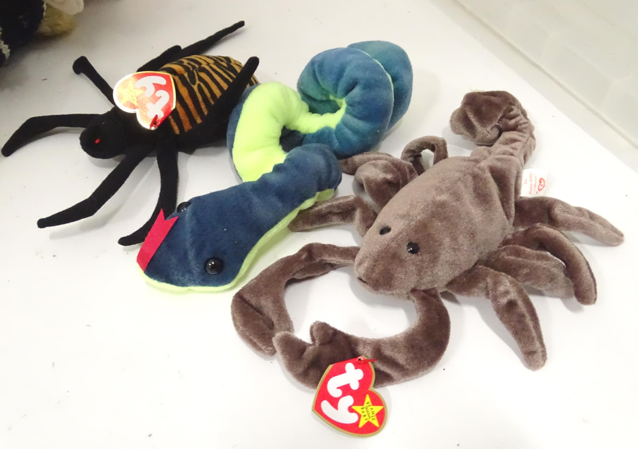 A large quantity of TY Beanie Baby soft toys to include Stinger the scorpion, Zero the Christmas - Bild 22 aus 29