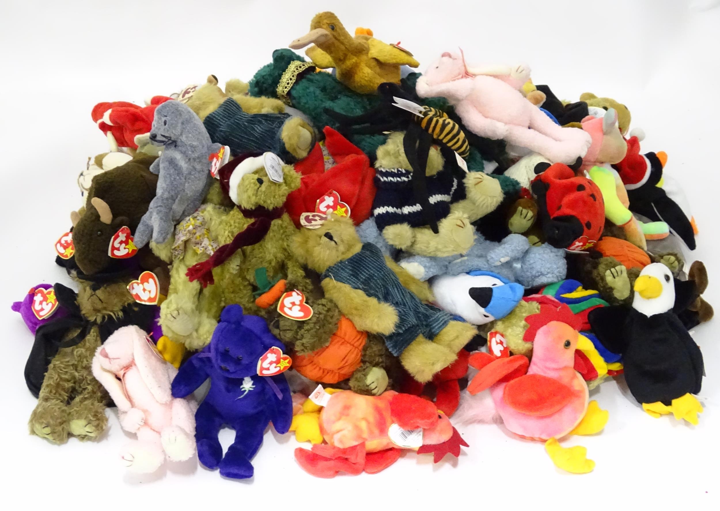 A large quantity of TY Beanie Baby soft toys to include Stinger the scorpion, Zero the Christmas - Bild 13 aus 29