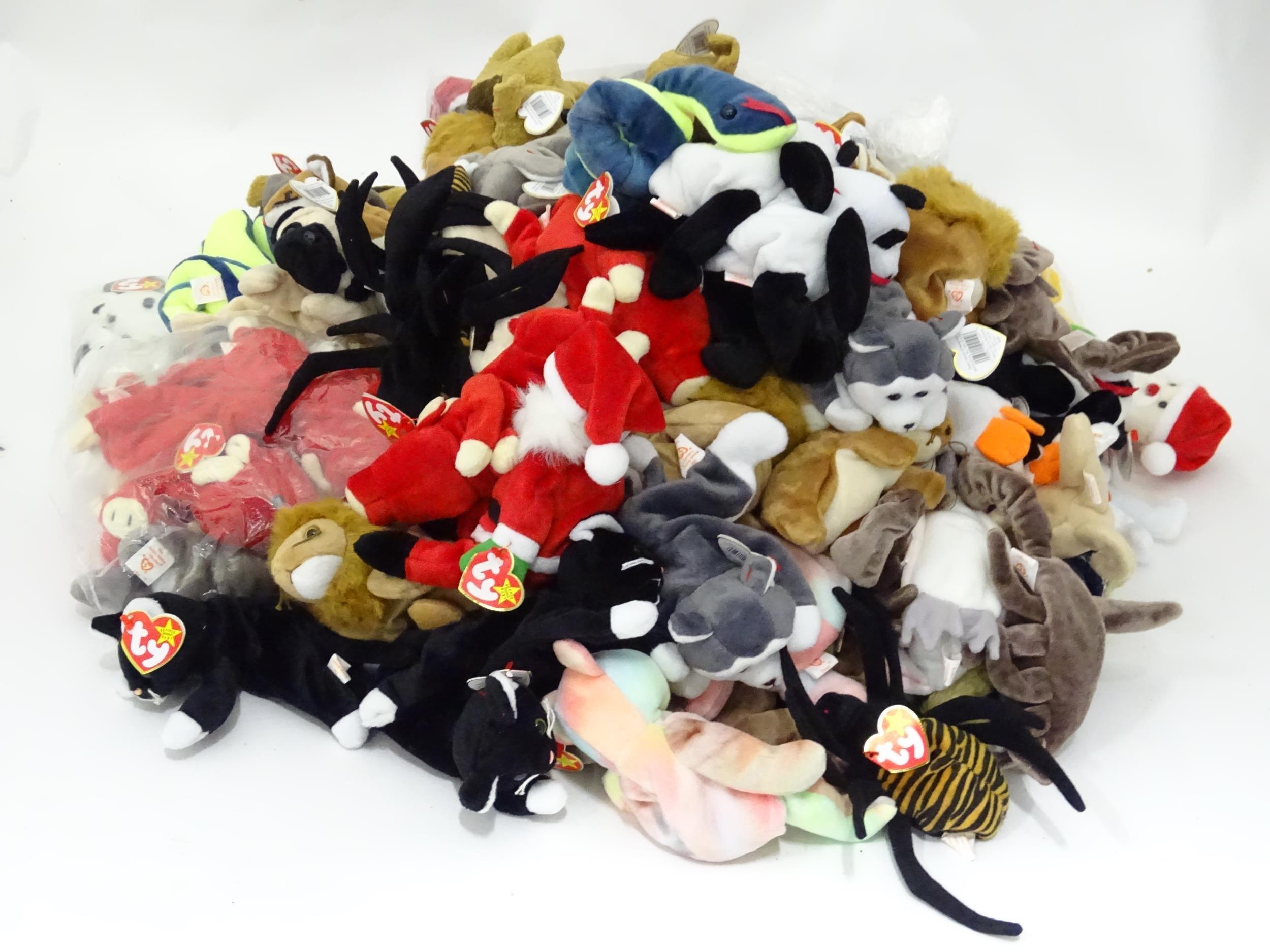 A large quantity of TY Beanie Baby soft toys to include Stinger the scorpion, Zero the Christmas - Bild 14 aus 29