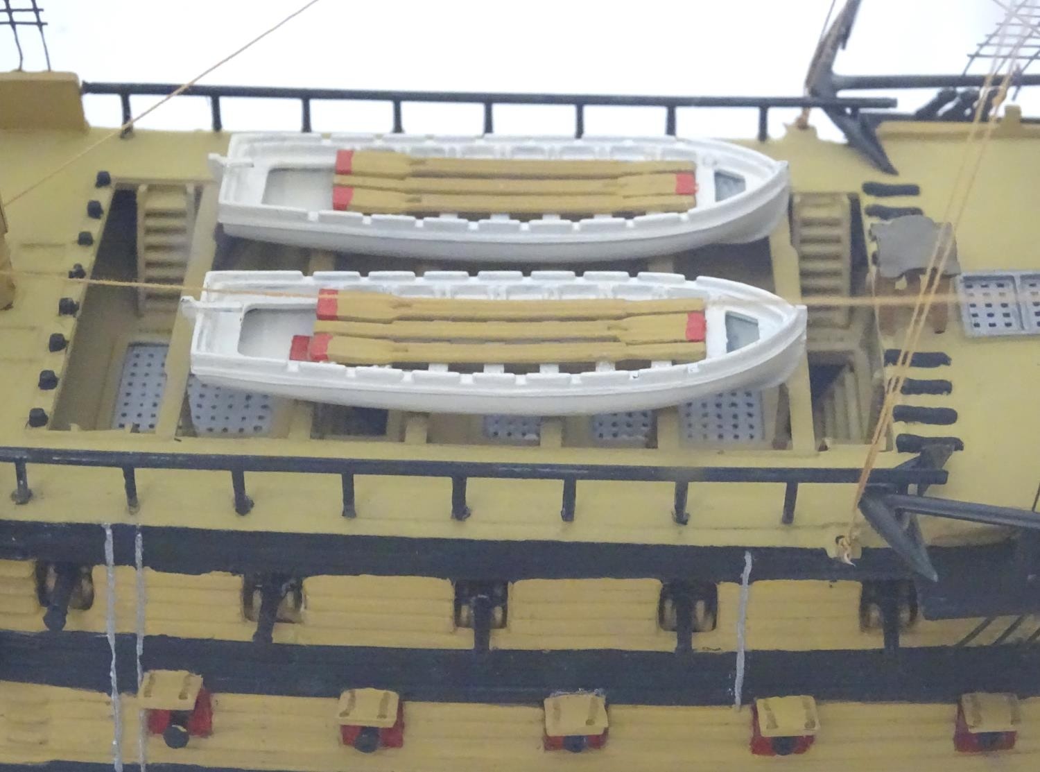 A model of HMS Victory in a perspex case Please Note - we do not make reference to the condition - Bild 6 aus 6