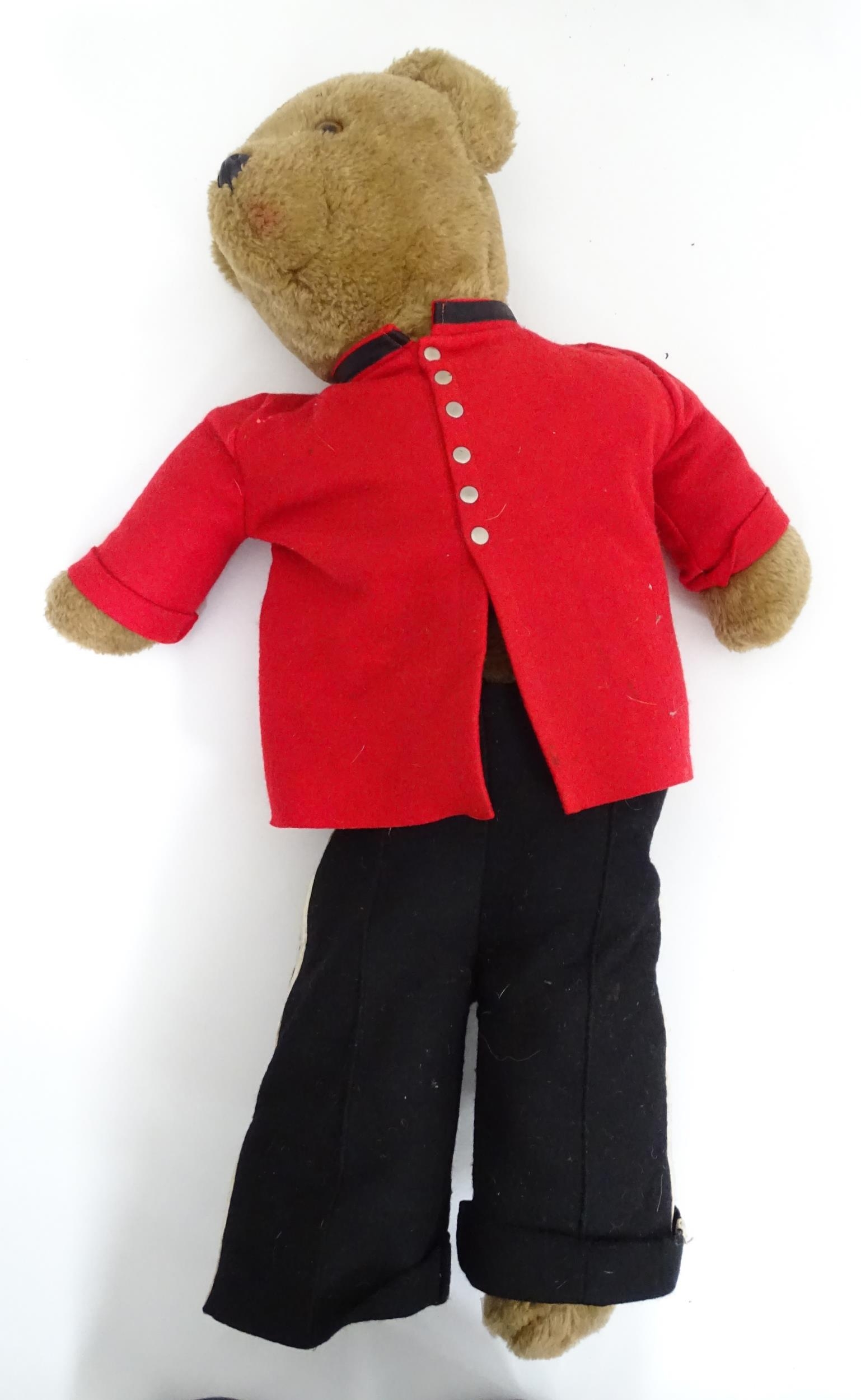 A teddy bear dressed as a Chelsea Pensioner, by Alresford Crafts Ltd. Please Note - we do not make - Bild 3 aus 5