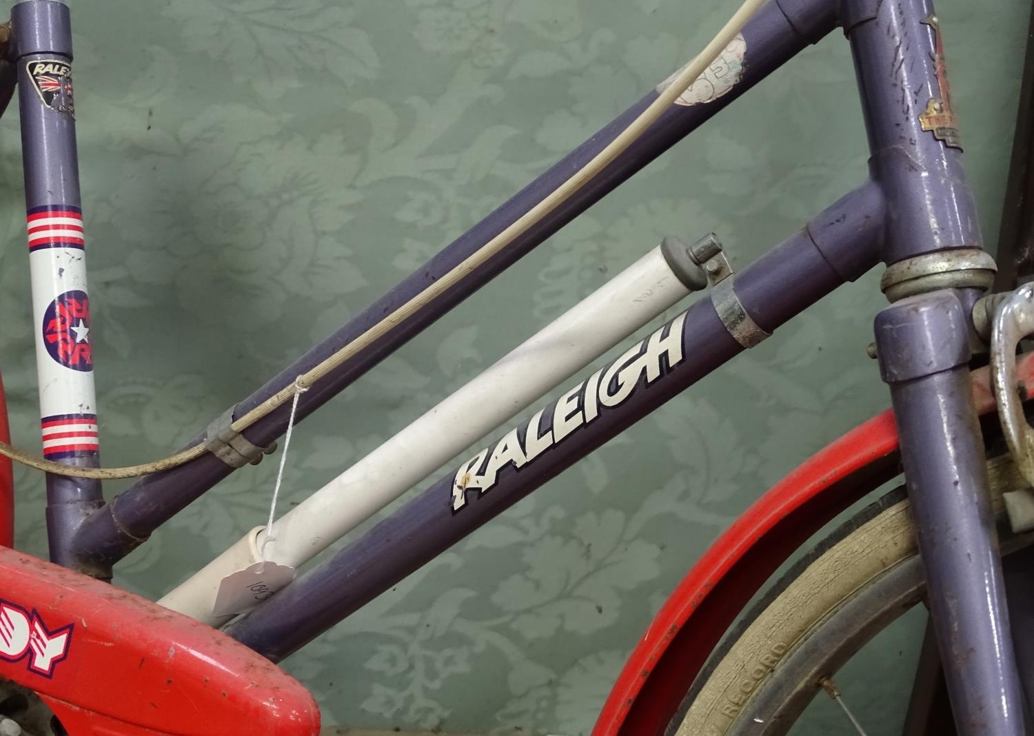 A late 20thC Raleigh Candy child's bike / bicycle Please Note - we do not make reference to the - Bild 4 aus 5