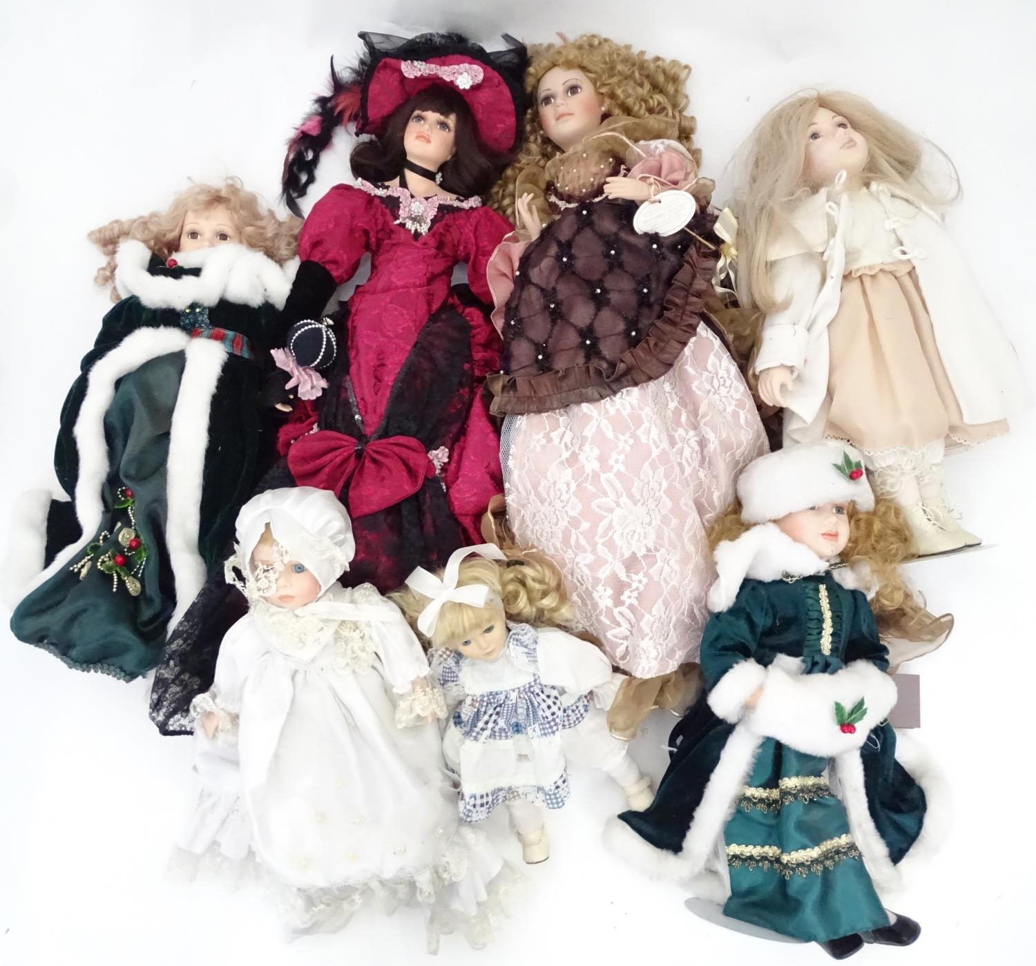 A quantity of assorted dolls Please Note - we do not make reference to the condition of lots