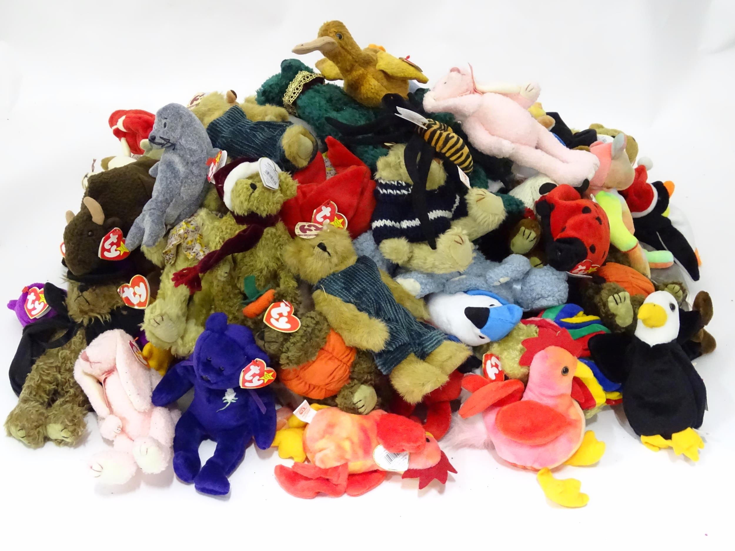 A large quantity of TY Beanie Baby soft toys to include Stinger the scorpion, Zero the Christmas - Bild 4 aus 29