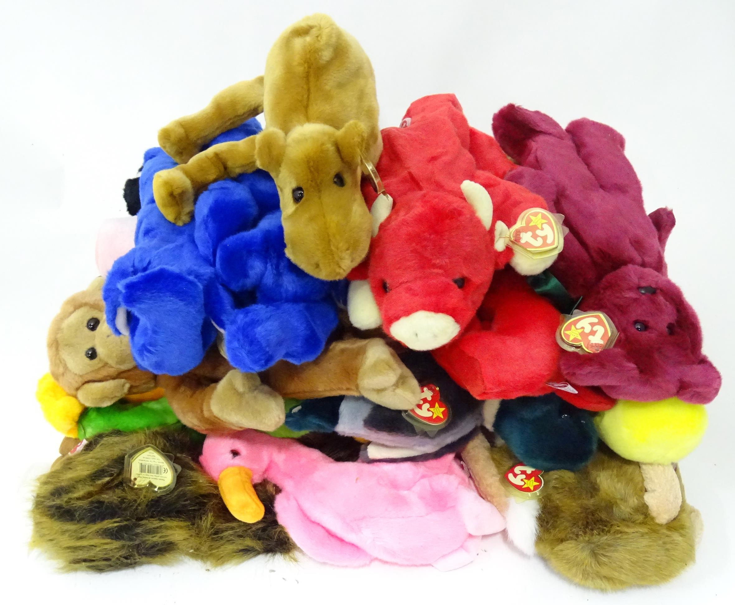 A large quantity of assorted TY Beanie Baby and Beanie Buddy soft toys to include wedding bears, - Bild 4 aus 14