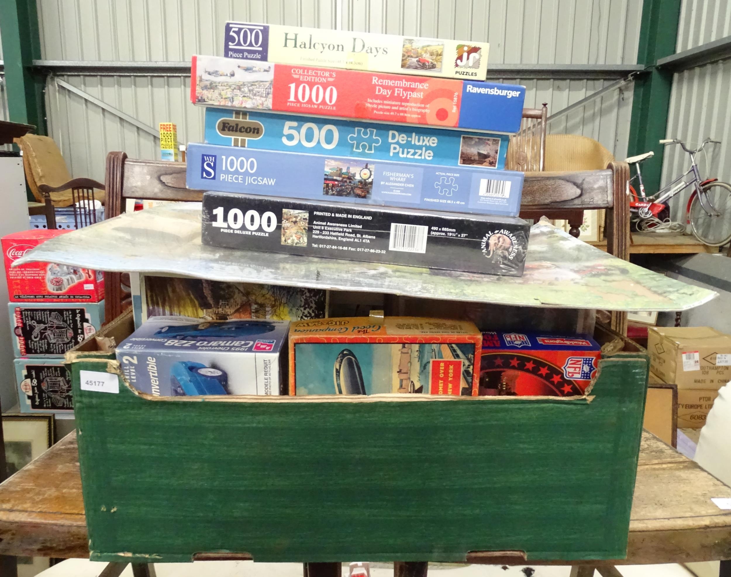 A quantity of 1950s and later jigsaw puzzles Please Note - we do not make reference to the condition