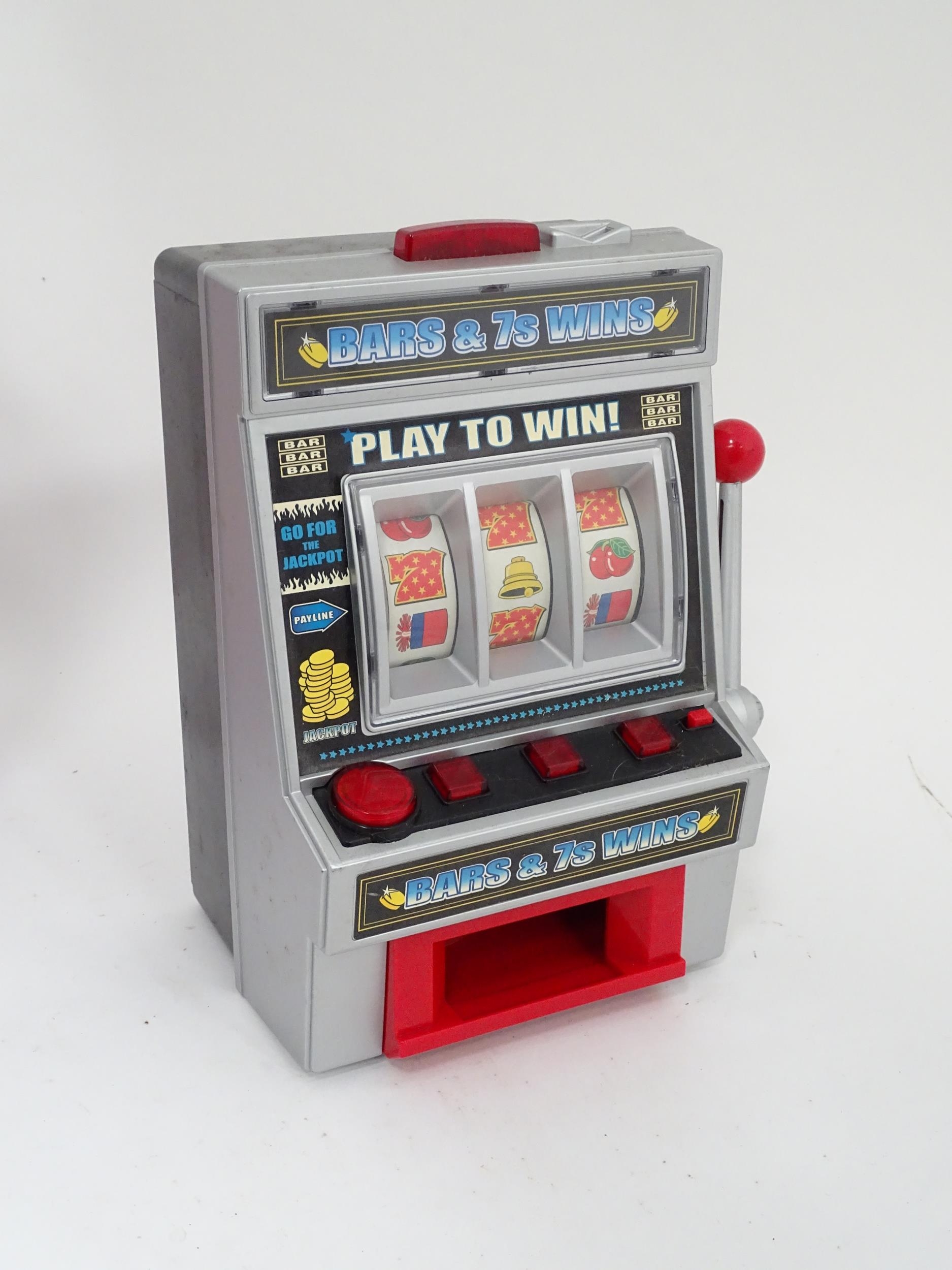 A novelty electronic slot machine (boxed) Please Note - we do not make reference to the condition of - Bild 3 aus 6