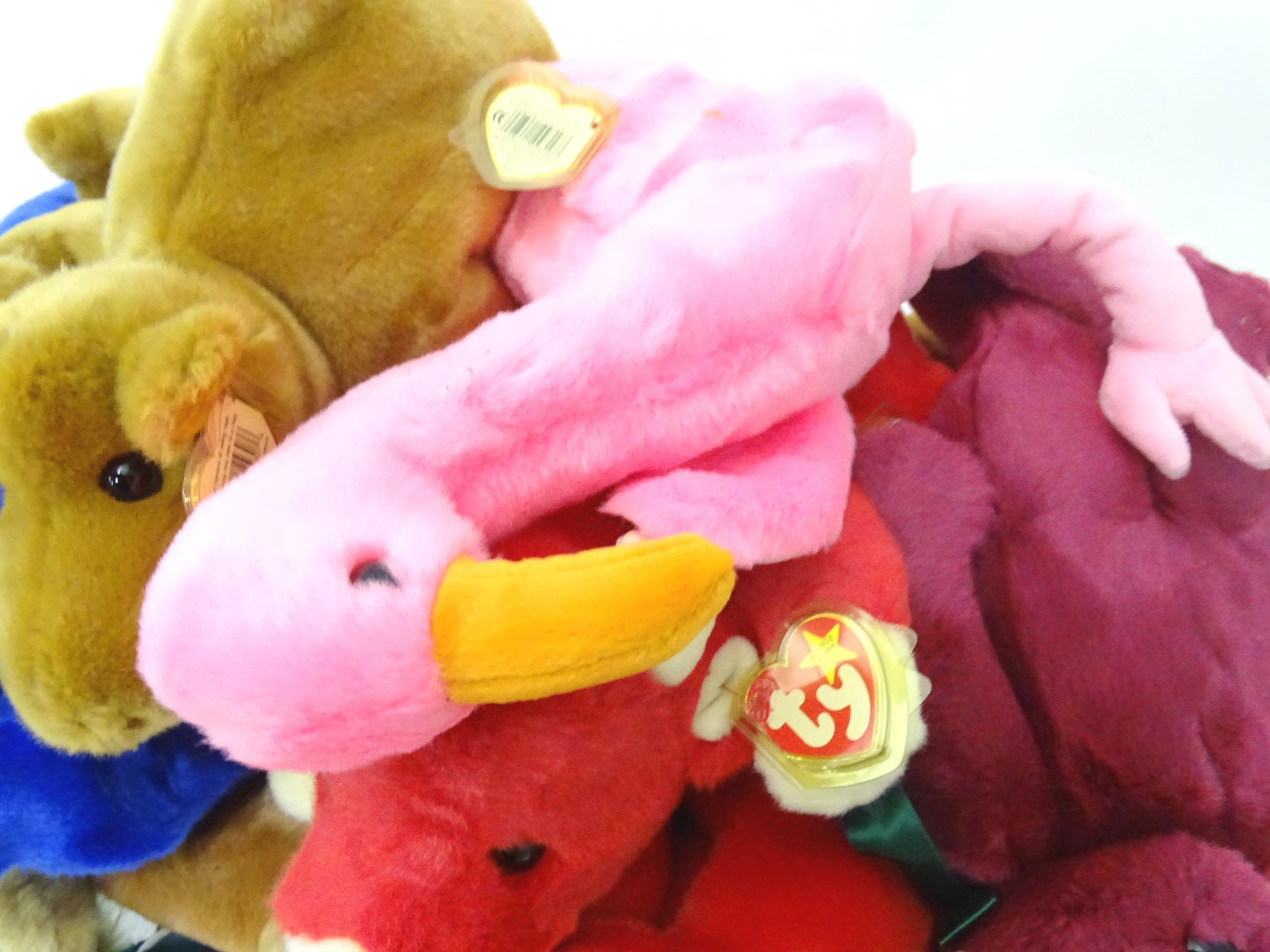 A large quantity of assorted TY Beanie Baby and Beanie Buddy soft toys to include wedding bears, - Bild 13 aus 14