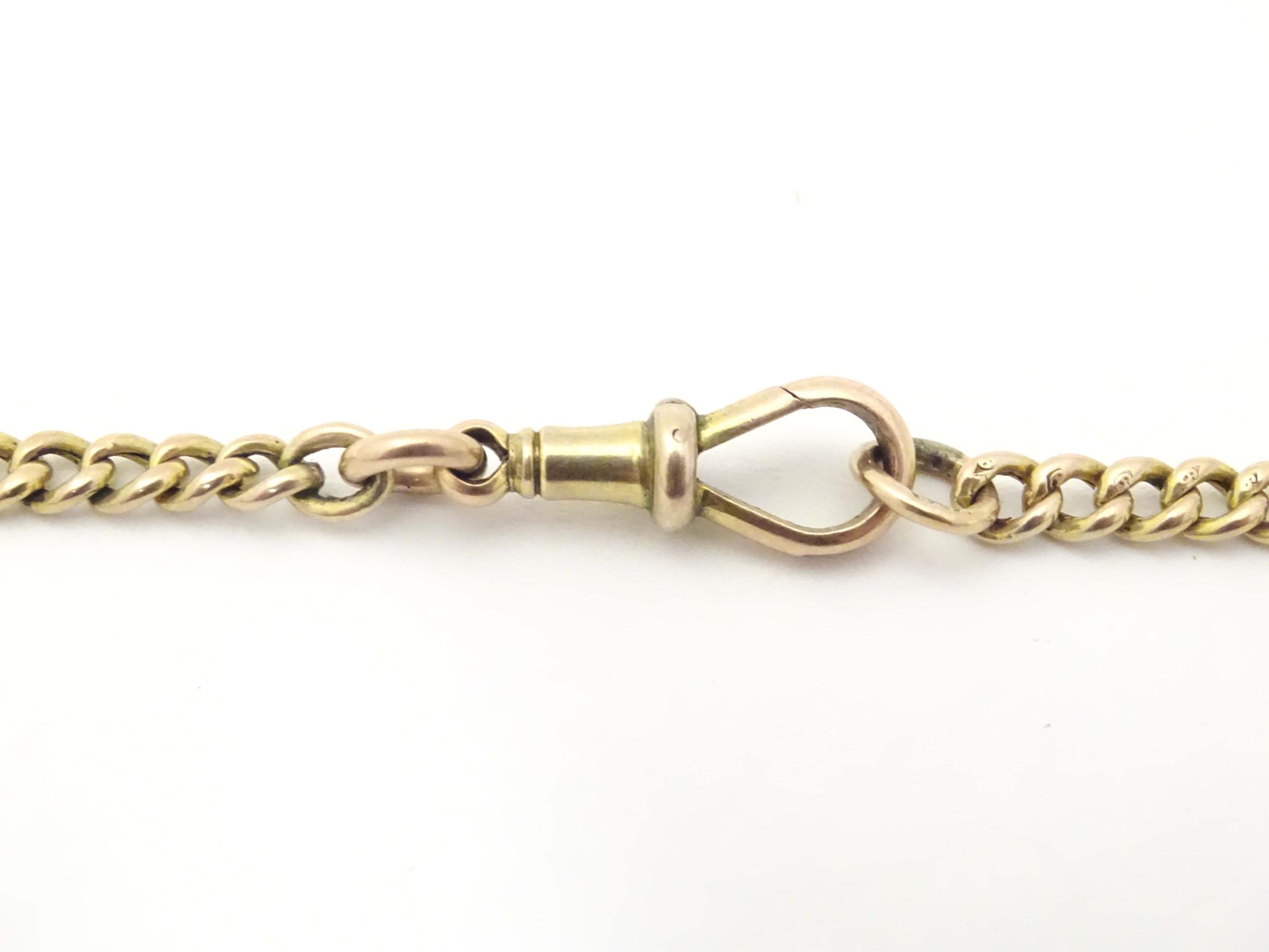 A 9ct gold graduated curblink watch chain. Approx 16" long Please Note - we do not make reference to - Image 4 of 6