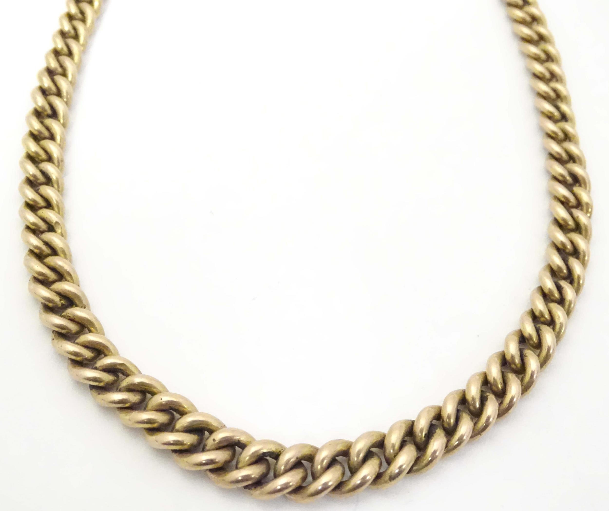A 9ct gold graduated curblink watch chain. Approx 16" long Please Note - we do not make reference to - Image 2 of 6