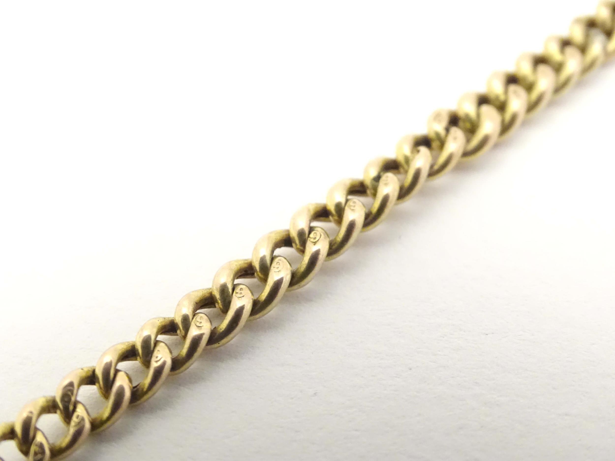 A 9ct gold graduated curblink watch chain. Approx 16" long Please Note - we do not make reference to - Image 6 of 6