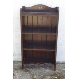 An early 20thC oak four tier bookcase. Approx. 21 1/4" wide x 7 3/4" deep x 40 1/2" high Please Note