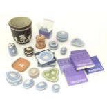 A quantity of Wedgwood jasperware items to include a small jardiniere, various trinket boxes / pot