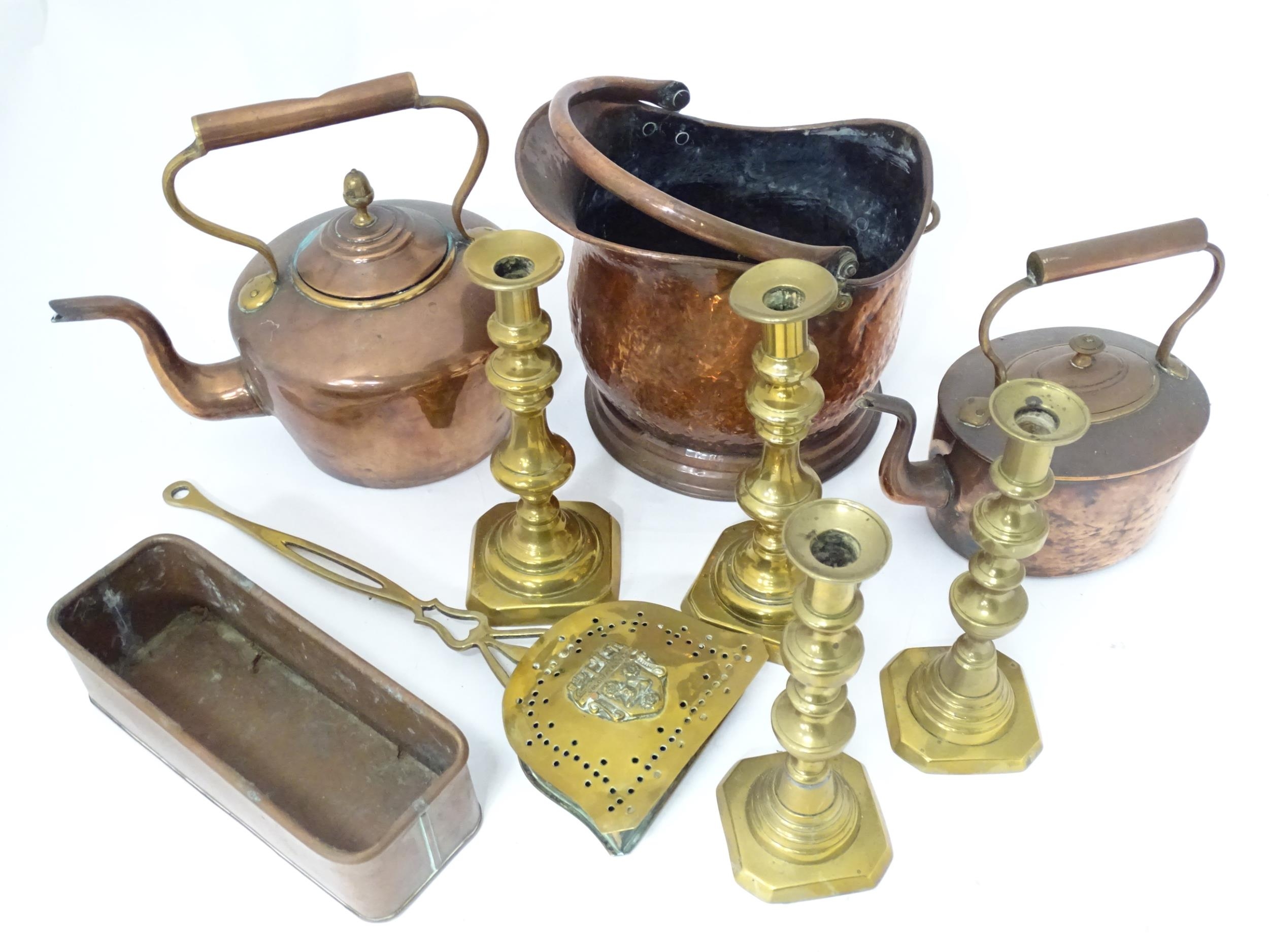 A quantity of brass and copper wares to include coal scuttle, kettles, copper pot, candlesticks, - Image 3 of 6