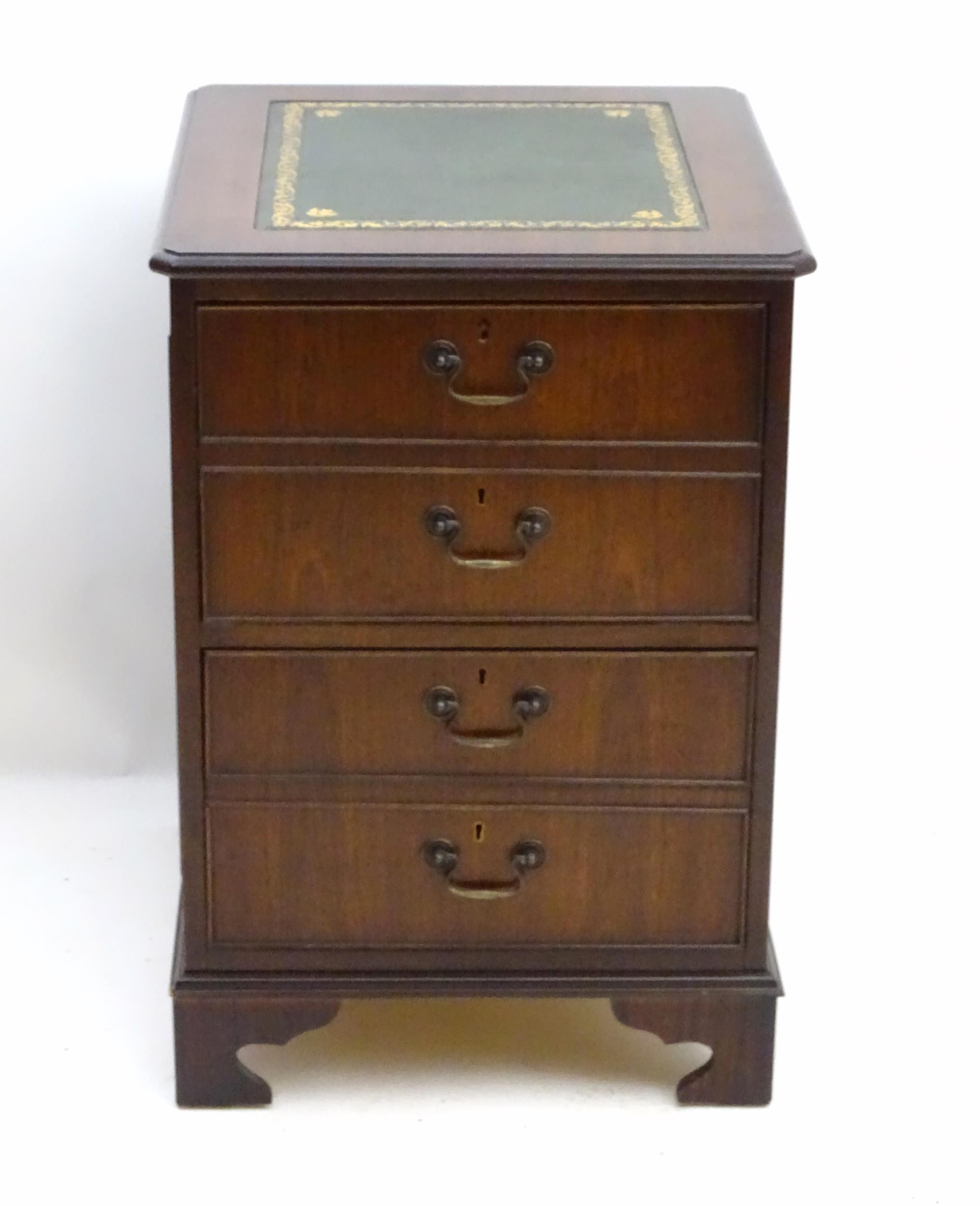 A mahogany leather topped filing cabinet / pedestal . Approx 30" high x 21" wide x 24" deep Please - Image 4 of 7