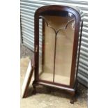 An early 20thC rosewood display case with arch top Please Note - we do not make reference to the
