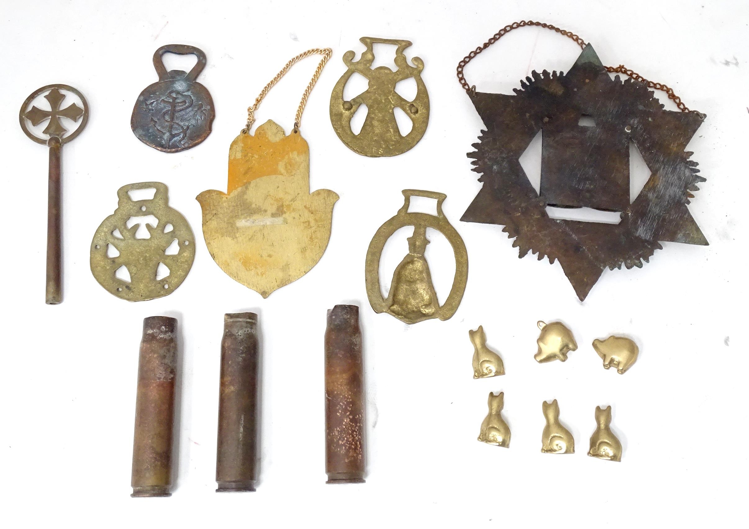 A box of assorted brass items to include a bottle opener, horse brasses, a Hamsa hand with enamel - Image 2 of 6