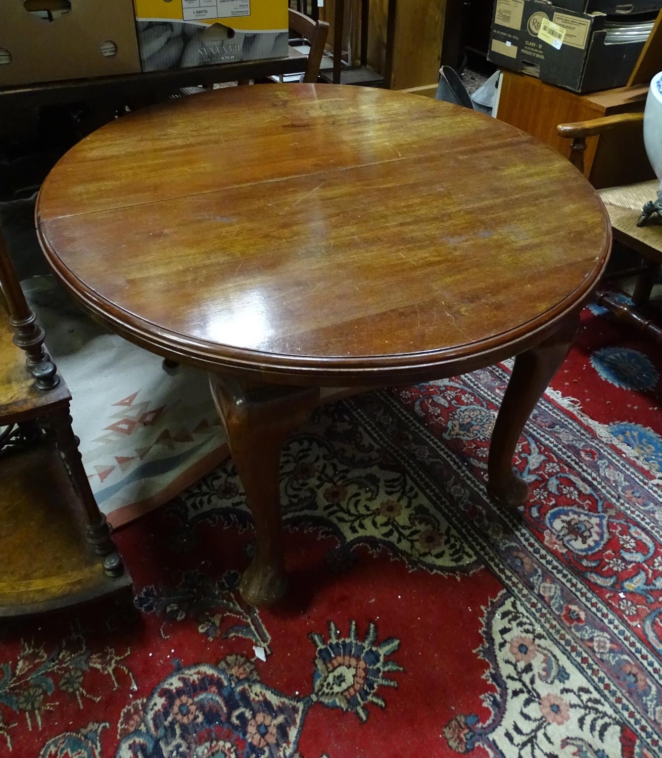 A mahogany oval dining table with cabriole legs and pad feet. Please Note - we do not make reference - Image 3 of 5