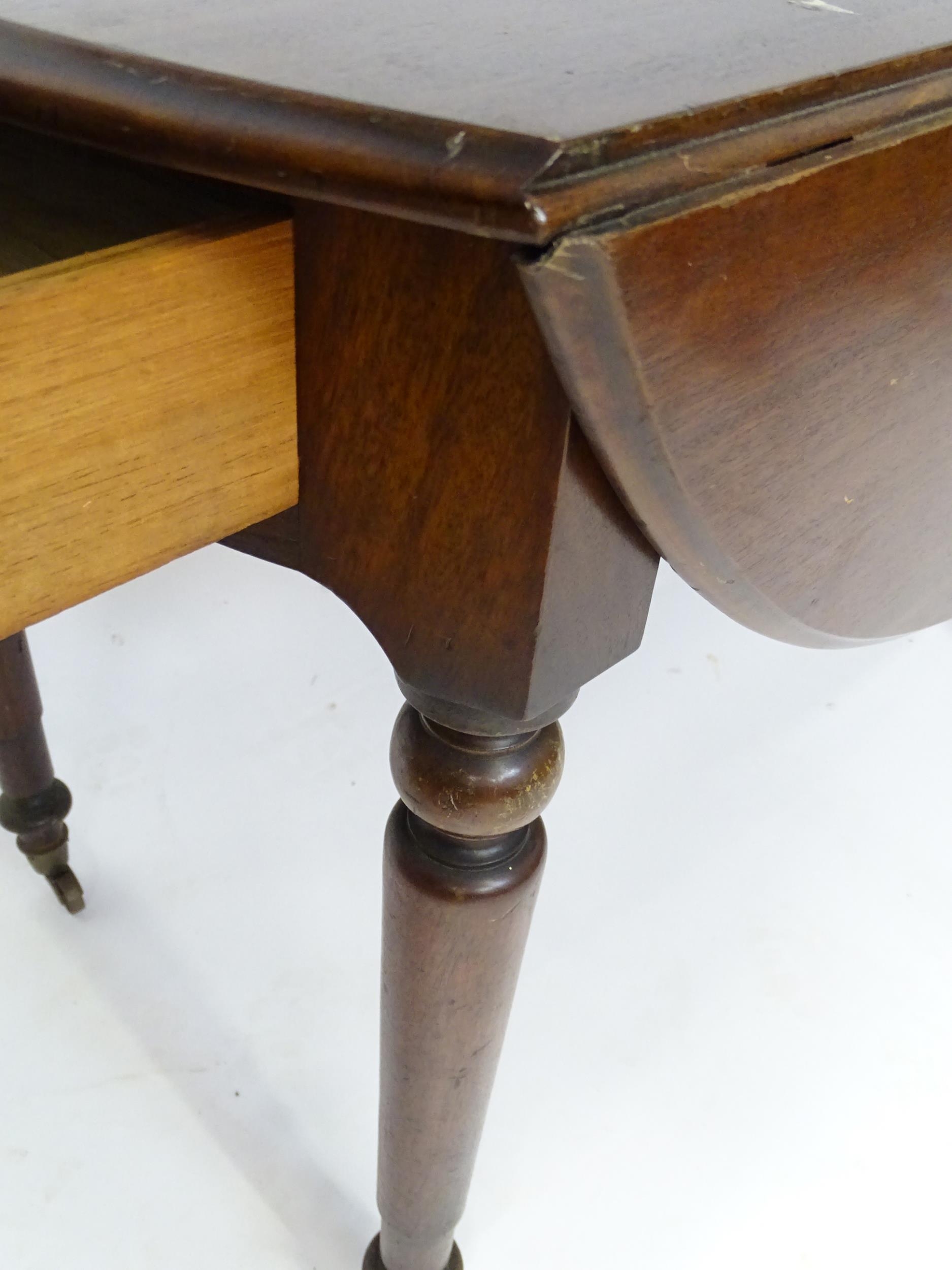 A mahogany drop leaf table. Approx. 24" long Please Note - we do not make reference to the condition - Image 3 of 6