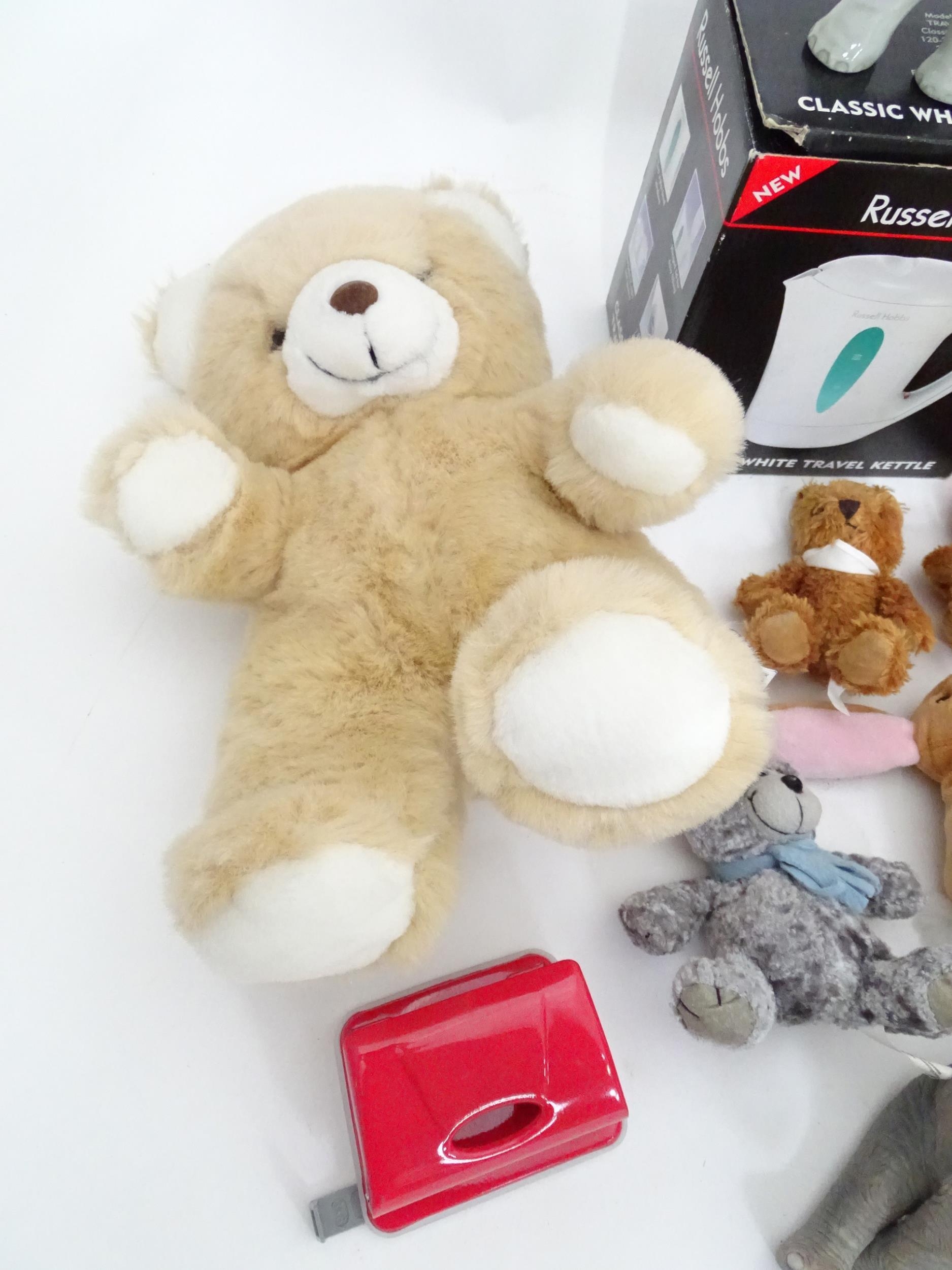 A quantity of miscellaneous items to include a blender, teddy bears, blood pressure monitor, etc. - Image 6 of 7