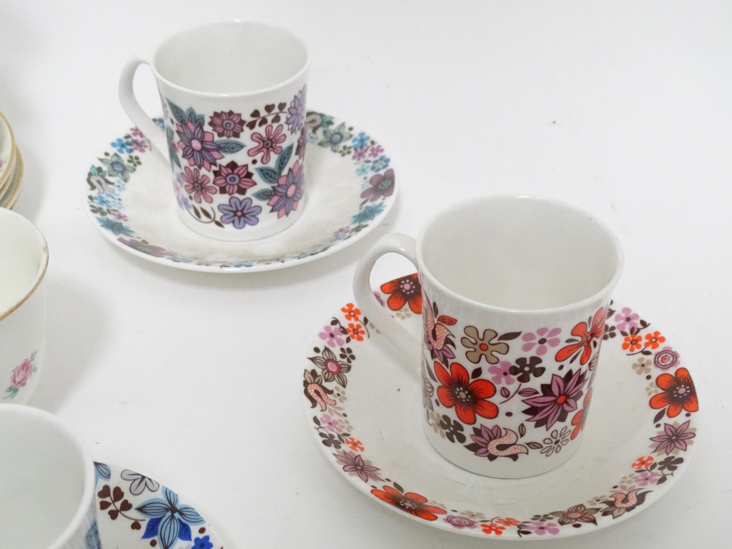 A quantity of assorted mid century / retro ceramics including Elizabethan China Carnaby tea cups and - Image 7 of 9