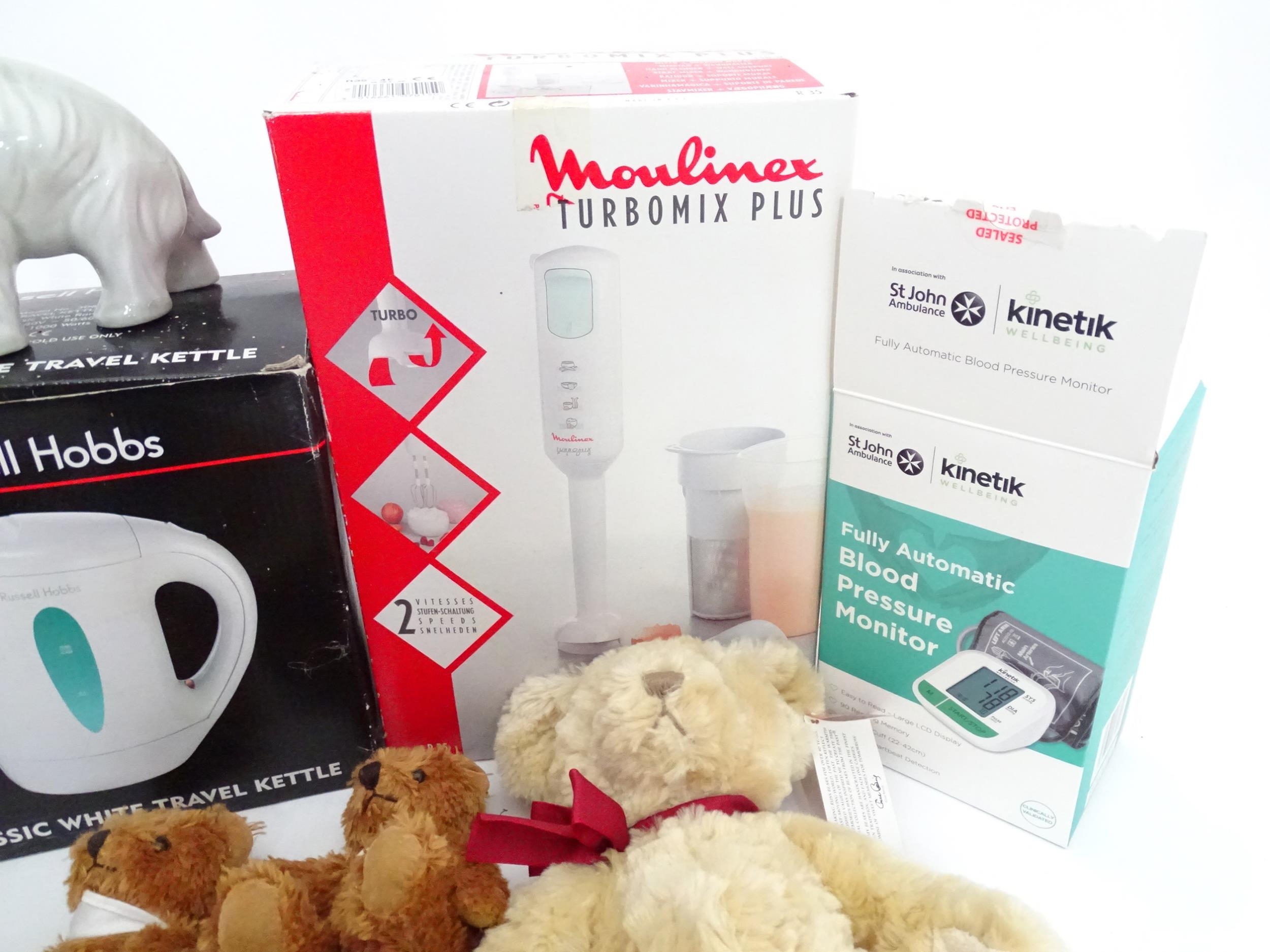 A quantity of miscellaneous items to include a blender, teddy bears, blood pressure monitor, etc. - Image 5 of 7
