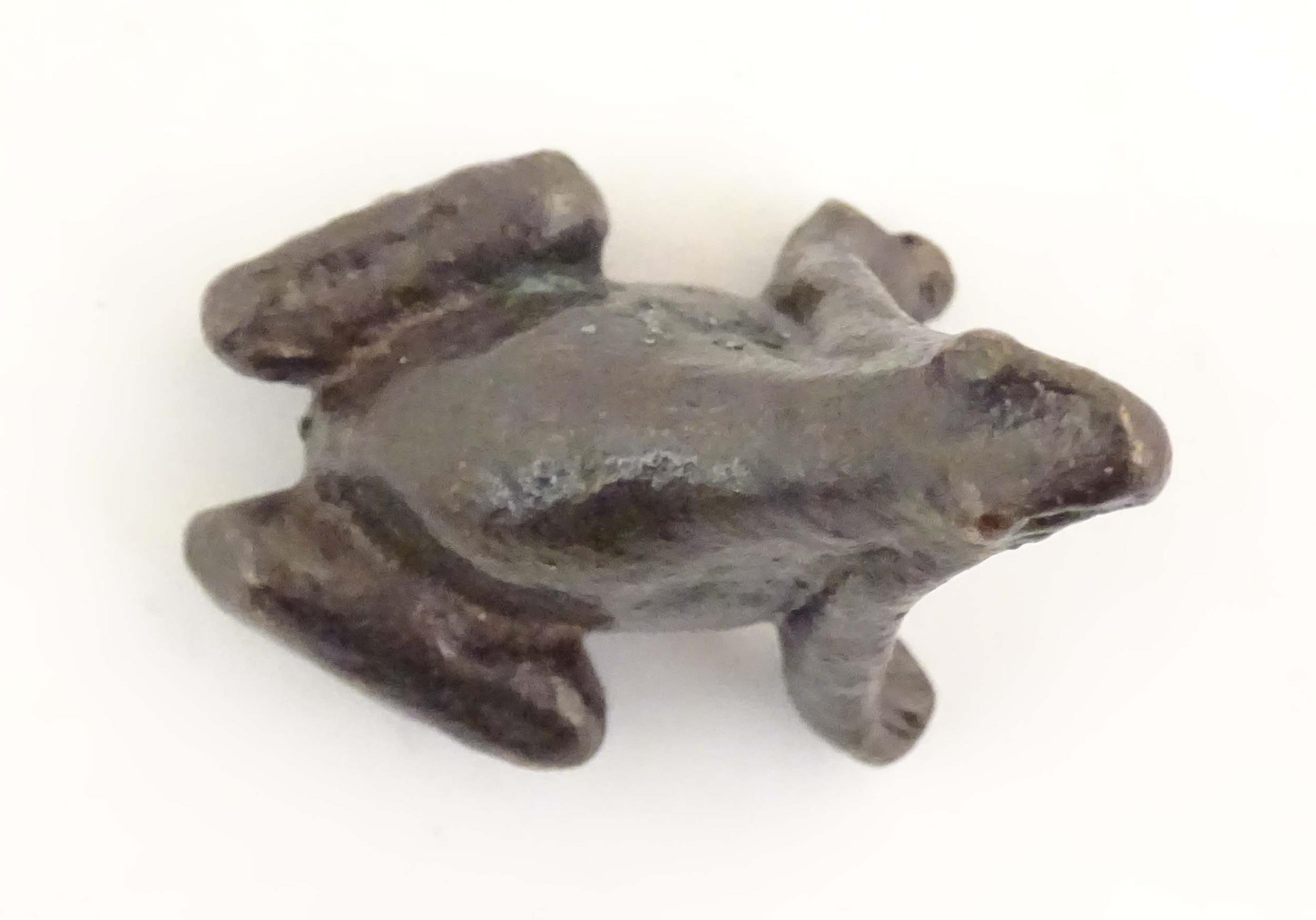 A cold painted bronze model of a seated frog. Approx. 1 1/4" high Please Note - we do not make - Image 8 of 10