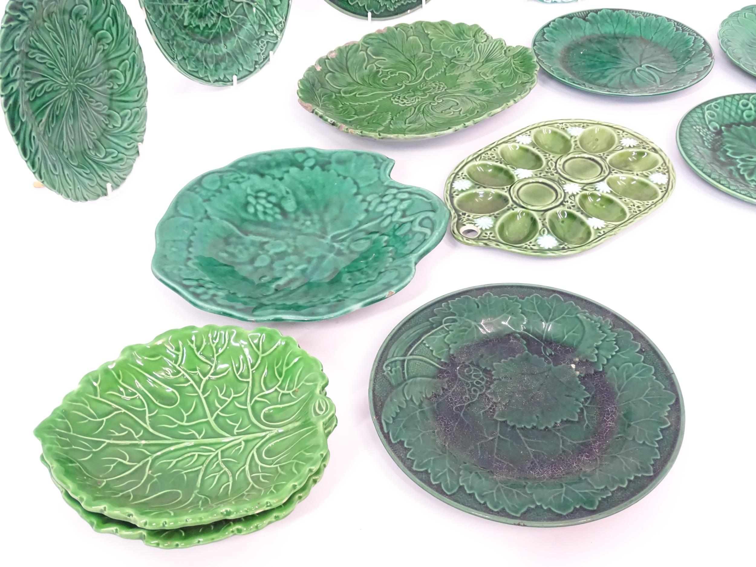 A quantity of assorted majolica leaf plates to include examples by Wedgwood, Davenport, etc. Some - Bild 7 aus 16