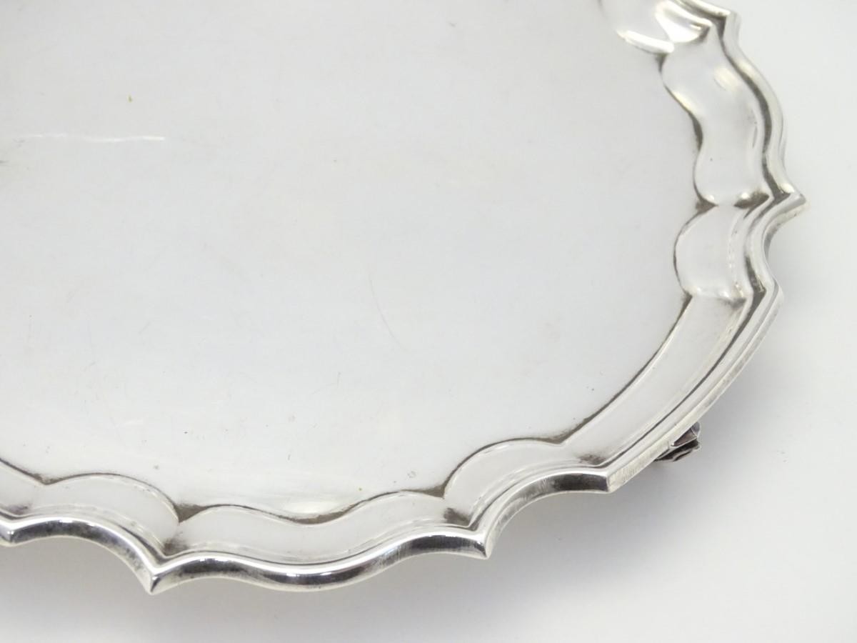 A silver visiting card tray / small salver hallmarked Sheffield 1986 maker SC. Approx. 6" wide - Image 6 of 6