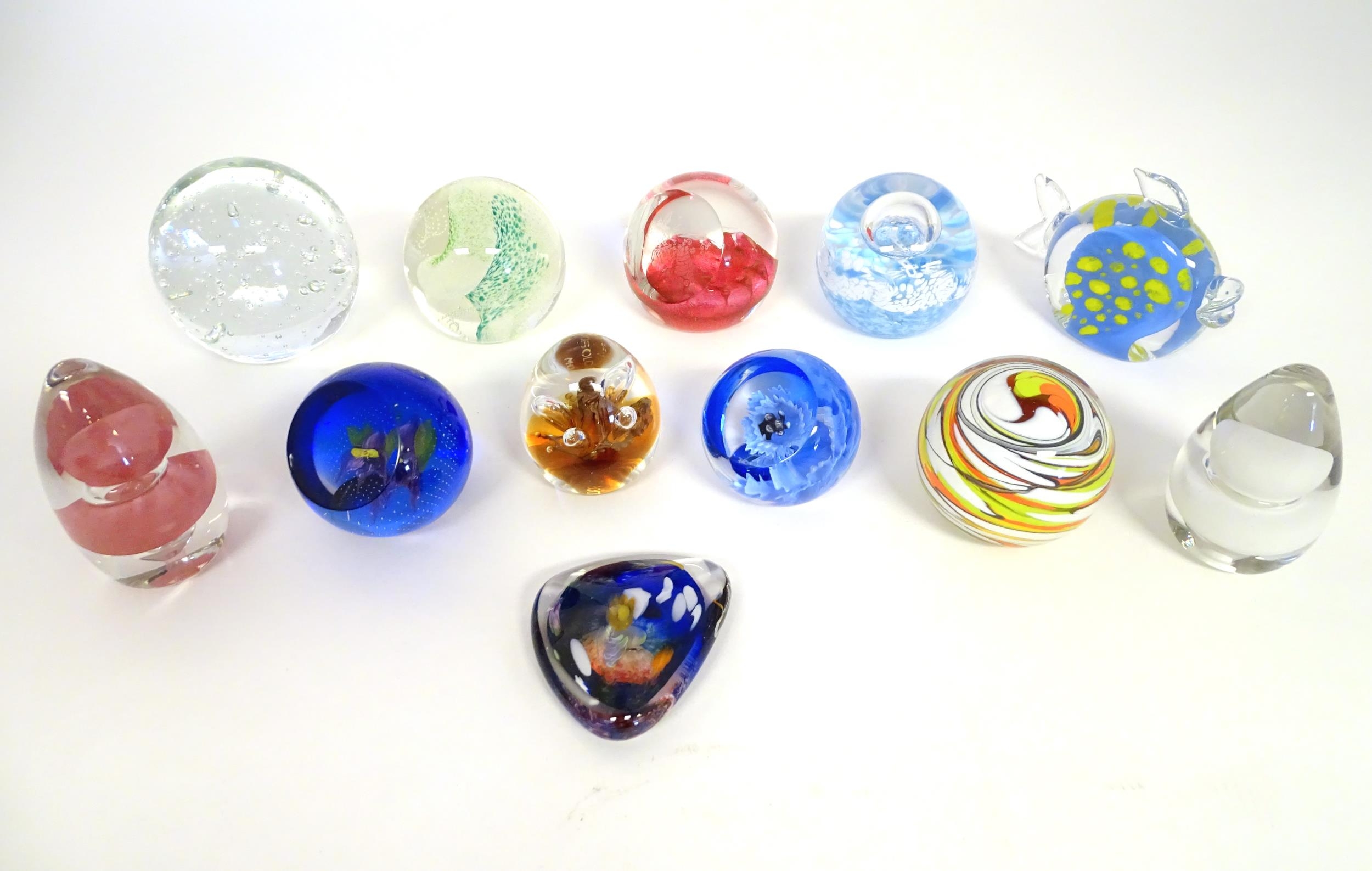 Assorted glass paperweights to include examples by Wedgwood, Caithness, M Andrews etc (12) Please - Image 3 of 11